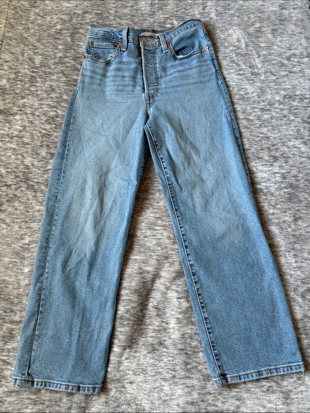 Levi’s rib cage straight ankle jeans size 28